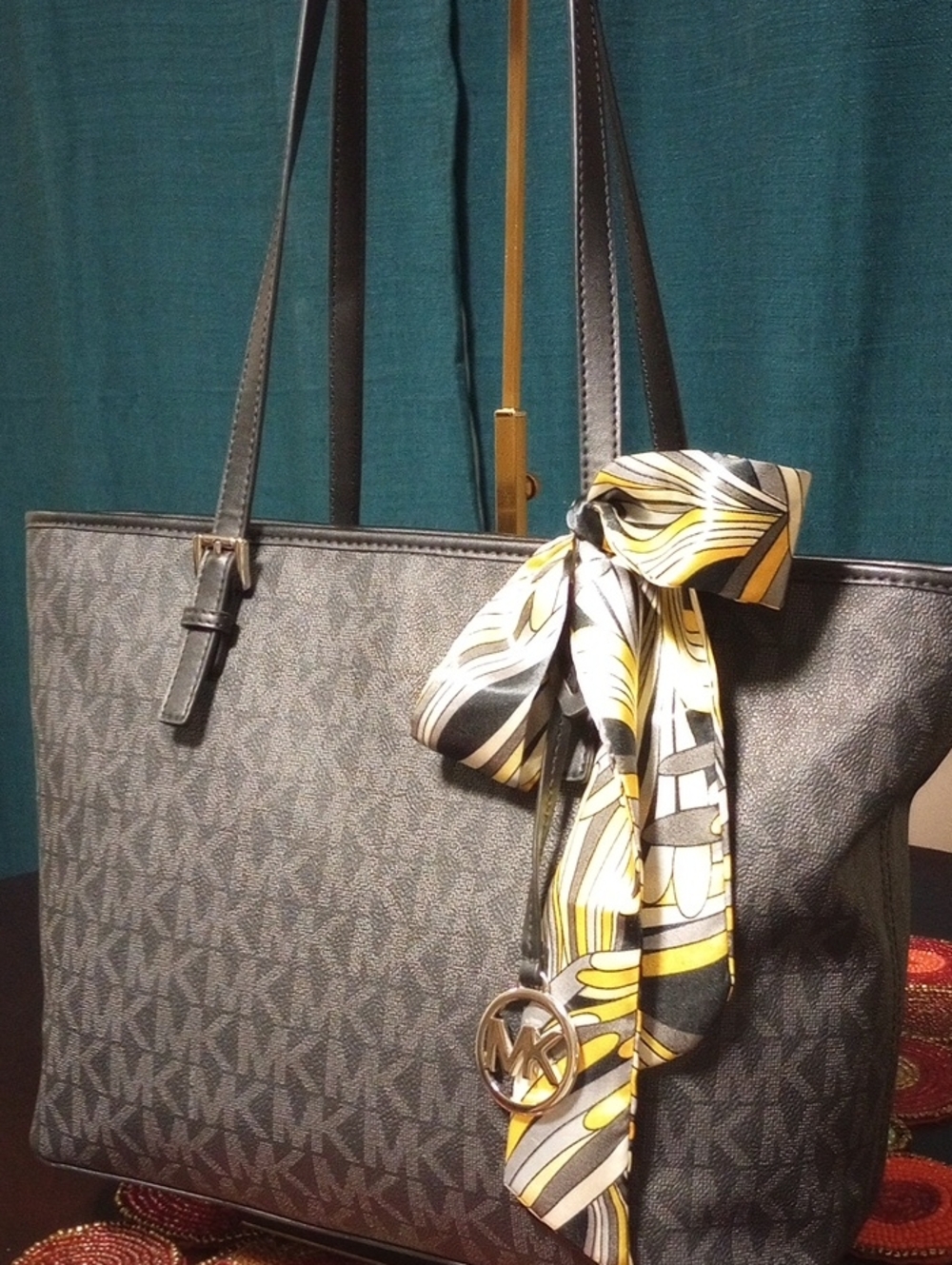 New Michael Kors Signature Tote - Picture 10 of 16